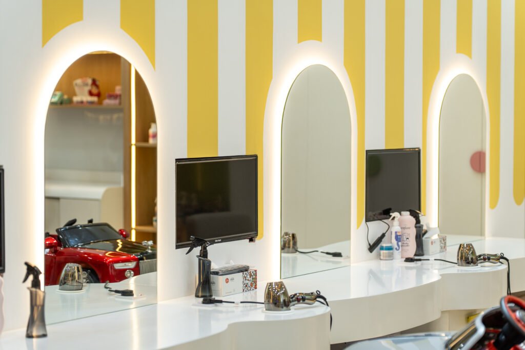 Kiddie Express Kids Salon interior